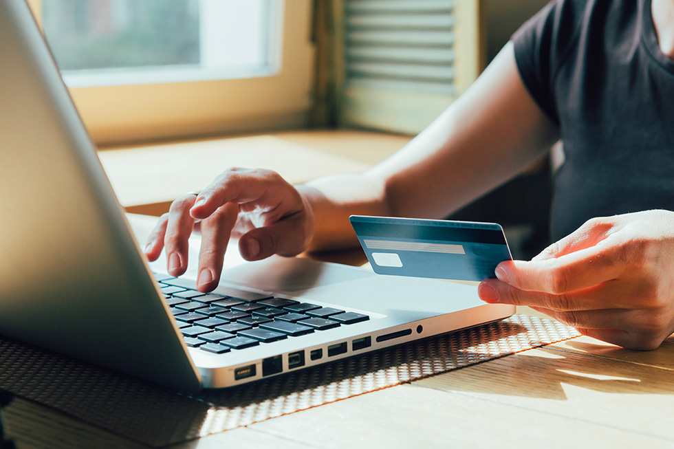 Débit, crédit, quelle carte utiliser ?